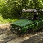 алтернативен текст: Влекач в гора при офроуд приключение Bulgaria Hillview.