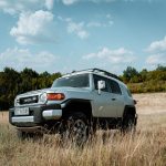 Автомобил Toyota на българска природа, планинска местност, Hillview Bulgaria.