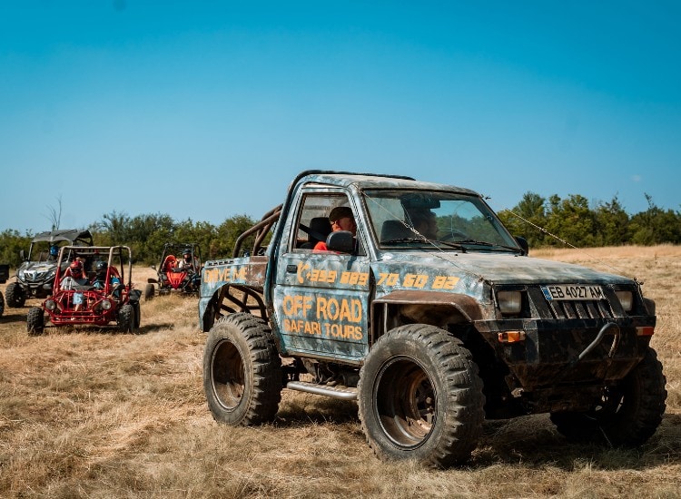 Авто за офроуд приключения и турове в България.