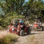 каскадни офроуд автомобили на горска пътека, приключения в България.