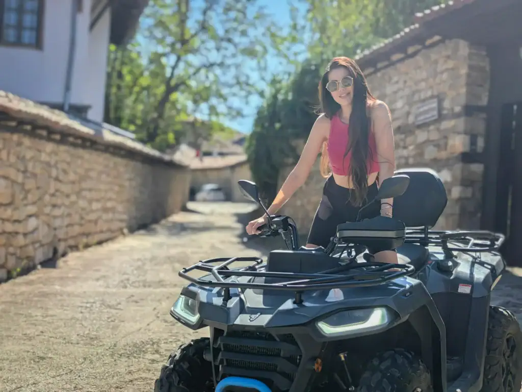 Културна туристическа дестинация в България, намираща се в село Хълм и предлагаща екстремни развлечения.