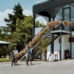 Модерен хотел Hillsview България с фокус върху екологичен туризъм и комфорт.