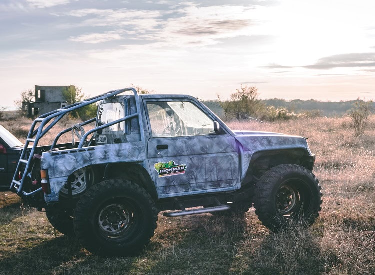 Автомобил за офроуд приключения в България, Hillview Bulgaria, уникални екстремни пейзажи.