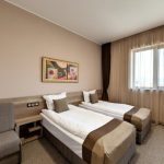 Комфортна хотелска стая в Hillview Bulgaria с модерни удобства.