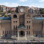 1. Уникална архитектура на Hillview Bulgaria, съчетаваща история и модерност.