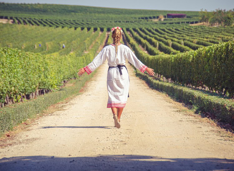 Кампания за туризъм в България, винени пътеки и културни маршрути.