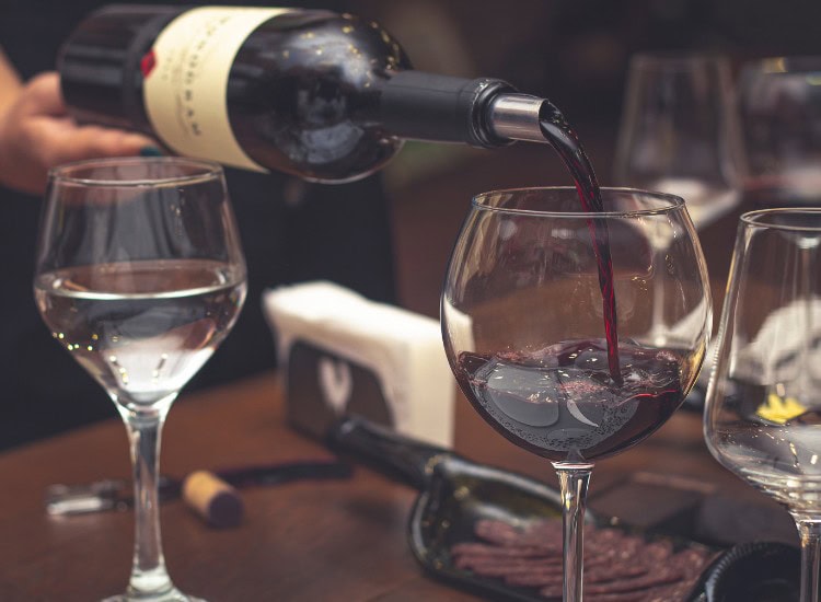 Винена дегустация във винарска изба “Вила Юстина”